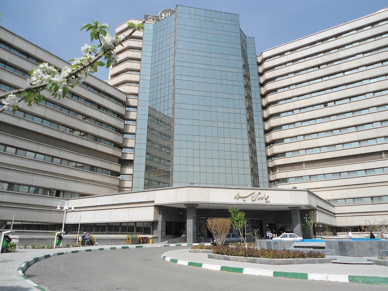 همراه بیمار در بیمارستان میلاد